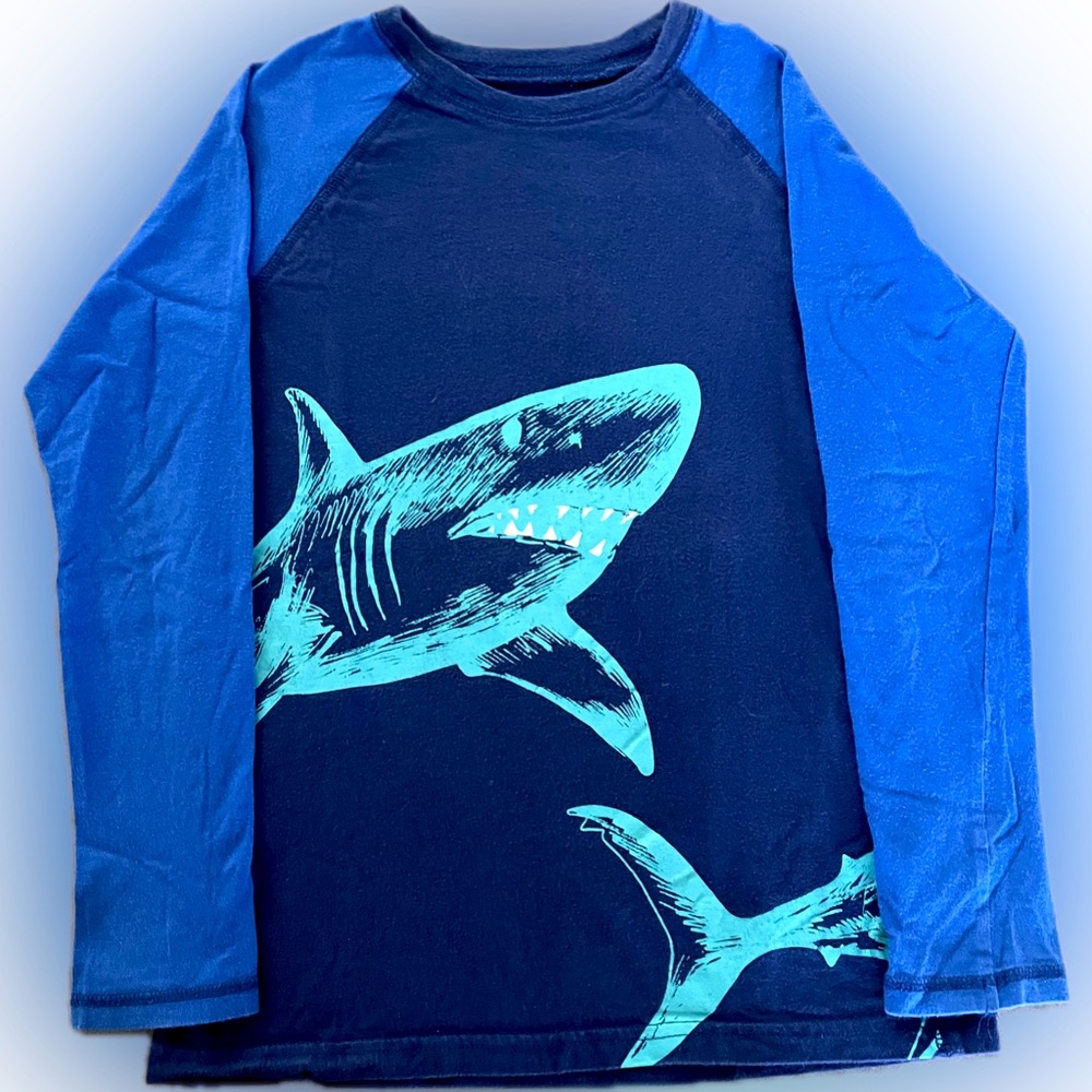 Fab Kids Shark Long Sleeved Tee. Boys’ Size 8/10
